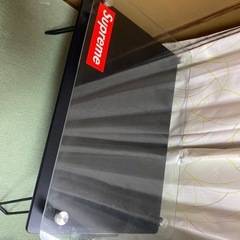 ガラスのテーブル