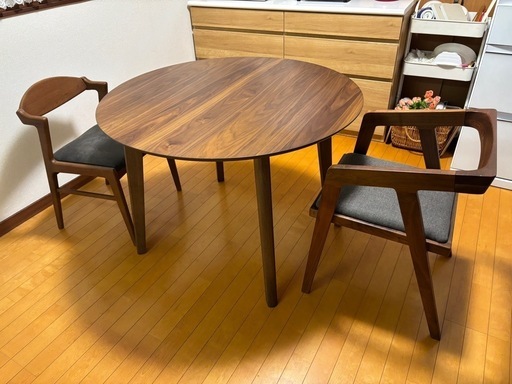 取引終了しました。テーブル 椅子2脚セット