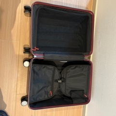 キャリーケース(一部破損)の画像
