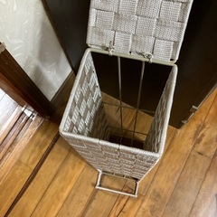 トイレットペーパー収納の画像