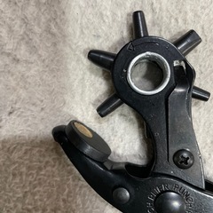 レザーパンチ穴あけの画像