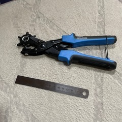 レザーパンチ穴あけ
