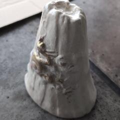 龍と山の置物の画像