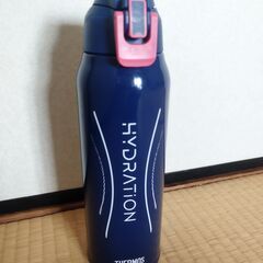 ●ほぼ新品●THERMOS/サーモスの水筒1L（真空断熱スポーツ...
