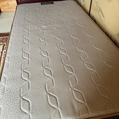シングルベッド　フランスマット付き🛏️