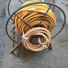 【中古】噴霧ホース　噴霧器　延長ホース　ドラムホース　ホースリール　通水確認済み　補修あり　長さ不明　園芸の画像