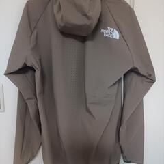 新品タグ付き、NORTH FACEのサミットシリーズ 軽い通気性のある薄手ジャンパーの画像