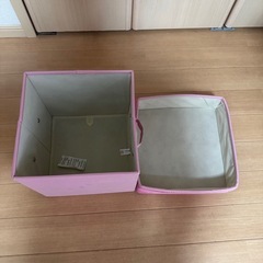 ピンクの箱の画像