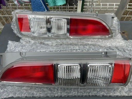 ハイエース　純正クリアコンビネーションランプ