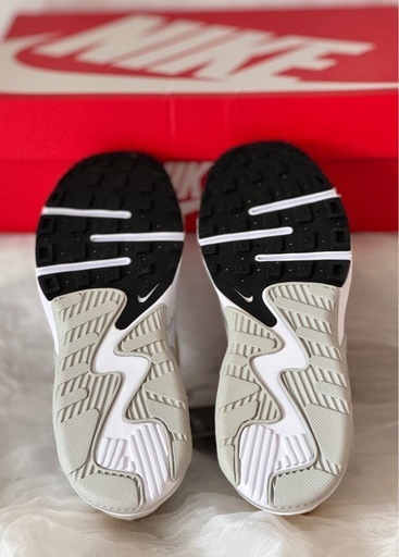 値下げNIKE  AIR MAX EXCEE  ホワイトゴールド　スニーカー
　