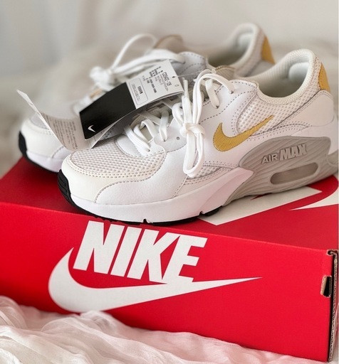値下げNIKE  AIR MAX EXCEE  ホワイトゴールド　スニーカー
　