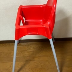 IKEAの幼児用ハイチェアの画像
