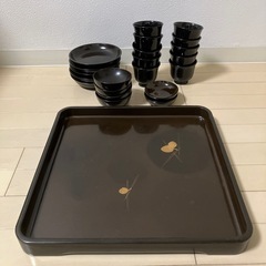 お盆とお椀と小皿