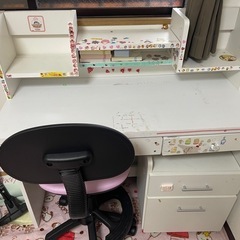 勉強机と椅子セットで譲ります。