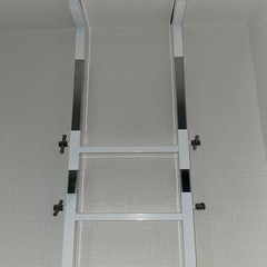 【引き取り限定】壁面突っ張り収納ラック0円の画像