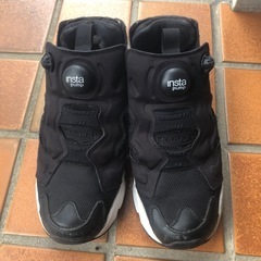 スニーカー　insta pump