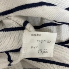 少し着丈が長めなポロシャツの画像
