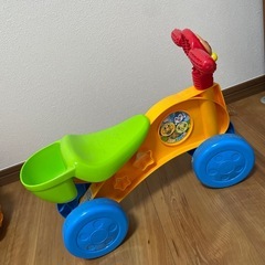 アンパンマン四輪車の画像