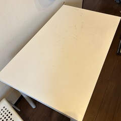 IKEA  テーブル
の画像