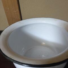 ブリキの様なボールの画像