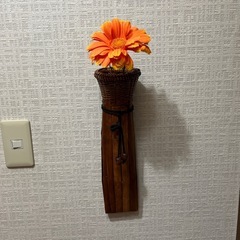 ラタンの壁掛け一輪挿し
