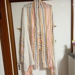 とてもオシャレで涼し気な夏用ストールの画像
