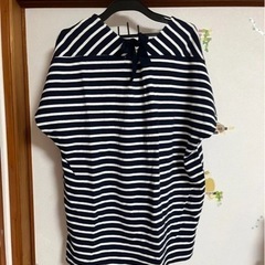 後ろのリボンが可愛いボーダーTシャツの画像