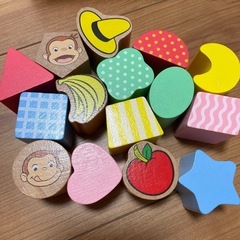 おさるのジョージ 木製かたちあわせキューブ の画像