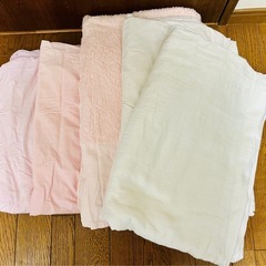 中古シングルベッドカバー2枚　綿毛布1枚　掛け布団カバー2枚　無料❣️