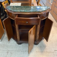 【愛品館 江戸川店】アンティーク調 大理石天板 リビングボードの画像