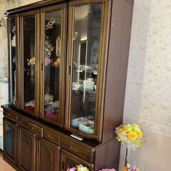 【クラシックデザインの大型食器棚／飾り棚】／店舗改装・新築建て替...