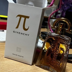 GIVENCHY πの画像