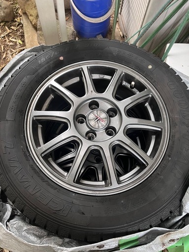 スタッドレスタイヤ