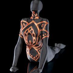 3D プリントされたヨガのポーズの彫像の画像