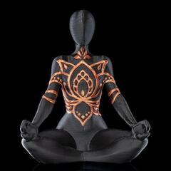 3D プリントされたヨガのポーズの彫像の画像