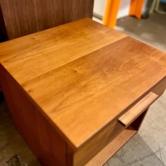 【武蔵小山店】 アクタス ACTUS ベッドサイドテーブル サイドテーブル ナイトテーブル 木製 北欧インテリア コンパクト テーブル 収納 シンプルデザイン おしゃれ 引き出し 付き 小物収納 ローテーブル 中古 家具の画像