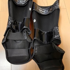【良品】レガース   黒赤 M sizeの画像
