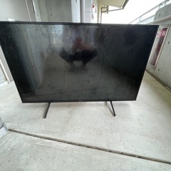 壊れたテレビ割れてます。
