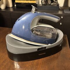 東芝　TOSHIBA アイロン　コードレススチームアイロン　TA...