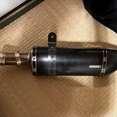 アクラポヴィッチ マフラー 汎用 カーボン仕様 美品 説明書付きの画像