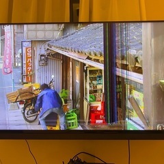 液晶が壊れている55型テレビ