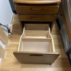 学習机の袖引き出しの画像