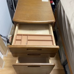 学習机の袖引き出しの画像