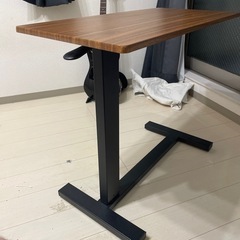 無料　昇降式テーブル