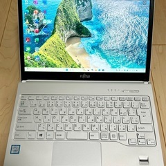 富士通 ホワイト 第7世代Corei5 8GB SSD 500G...