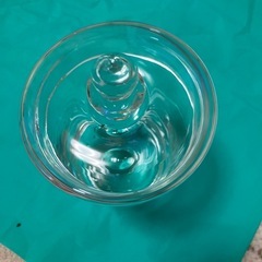ガラスの蓋付き容器の画像