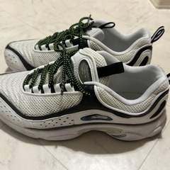 【美品】Reebok スニーカー　27.5㎝の画像