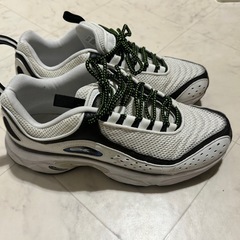 【美品】Reebok スニーカー　27.5㎝の画像
