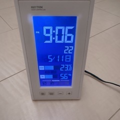光るデジタル時計　温度湿度計