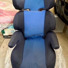 ジュニアシート2種類色違い(①コンビと②カーメイト)セットの画像